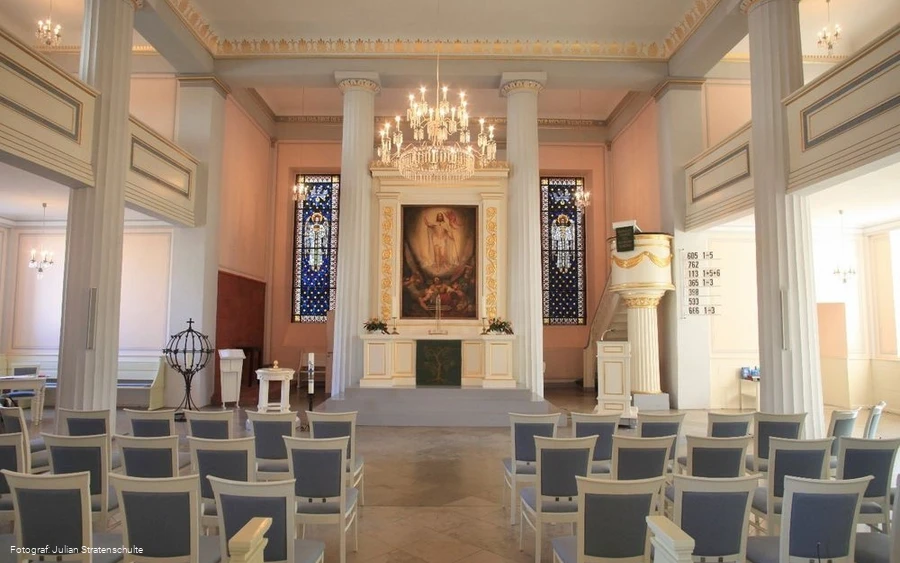 Auferstehungskirche innen2