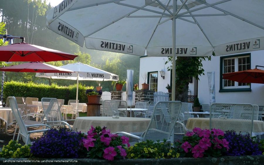 Terrasse - © Landhotel Herscheider Mühle
