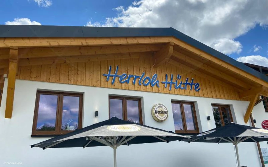 Herrloh Hu╠êtte au├ƒen 2.JPG