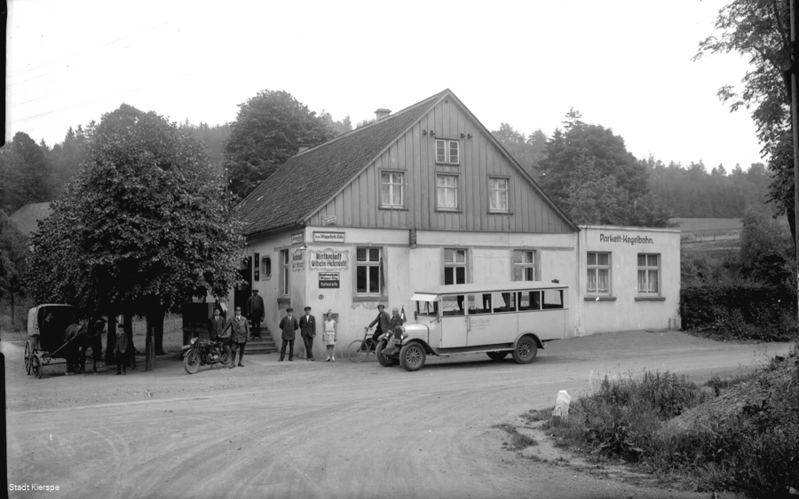 Kreuzung Wildenkuhlen Gaststätte mit Bus.jpg