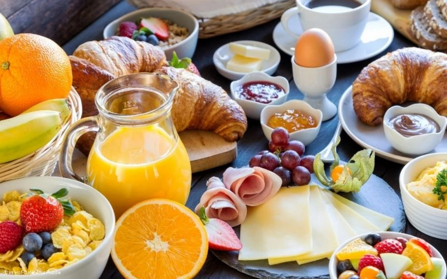 Das Hof-Cafe Frühstück.jpg Das Hof-Cafe Frühstück.jpg