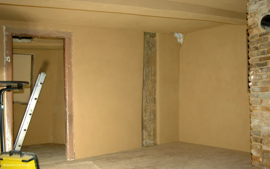 Zwischenzustand mit im 1. OG mit Lehmputz.jpg