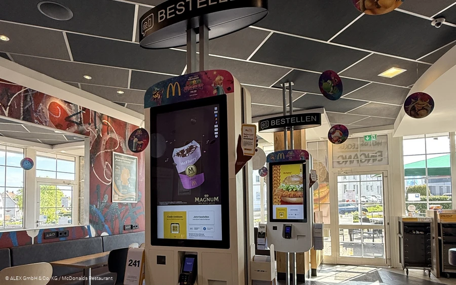 Innenbereich mit Bestell-Terminals