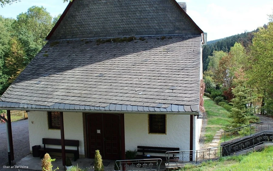 Verweilmöglichkeiten an der Kapelle