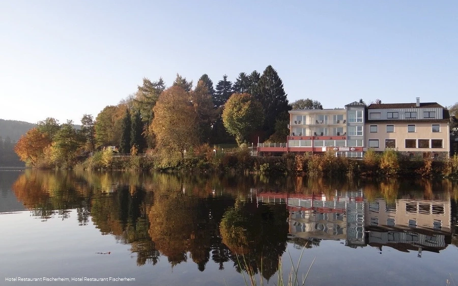 Blick auf das Hotel - © Hotel Restaurant Fischerheim