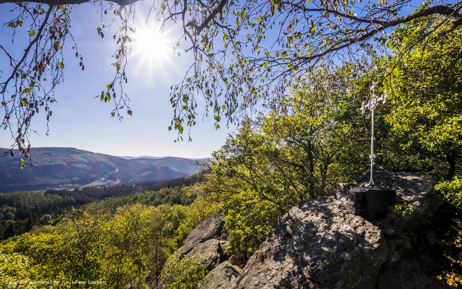 Rinsleyfelsen bei Saalhausen Rinsleyfelsen bei Saalhausen