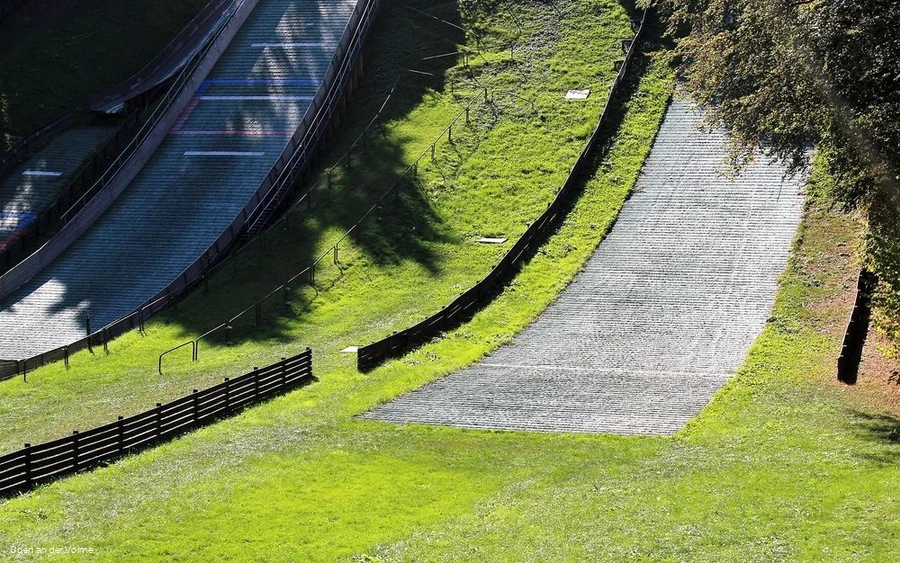 Auslaufbereich der Sportanlage