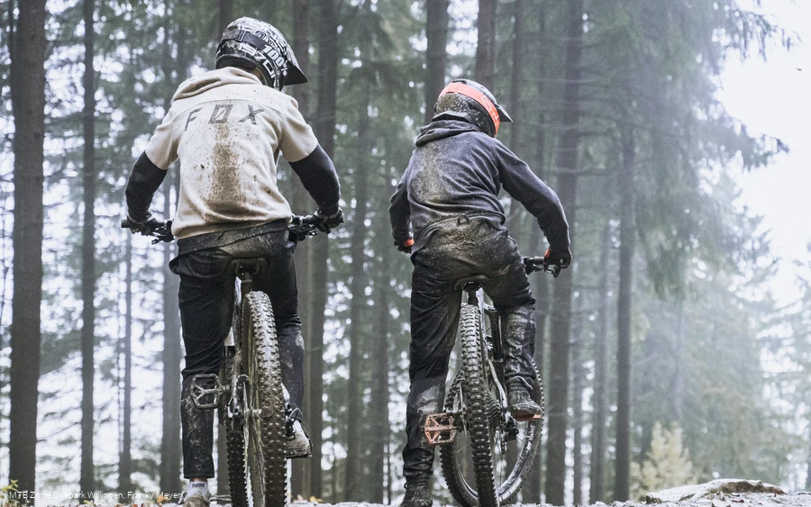2-biker-mtb-zone-willingen.jpg 2-biker-mtb-zone-willingen.jpg