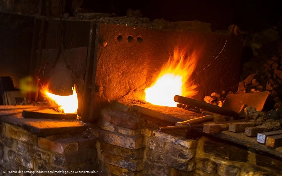 Schmieden im Ahe-Hammer