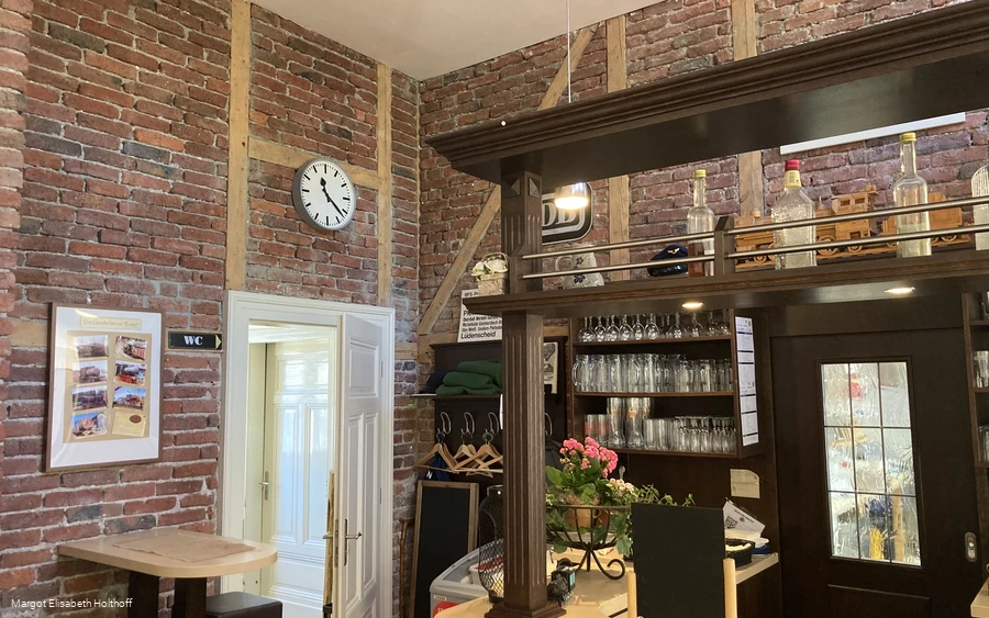 Alter Bahnhof Jausenstation.jpg