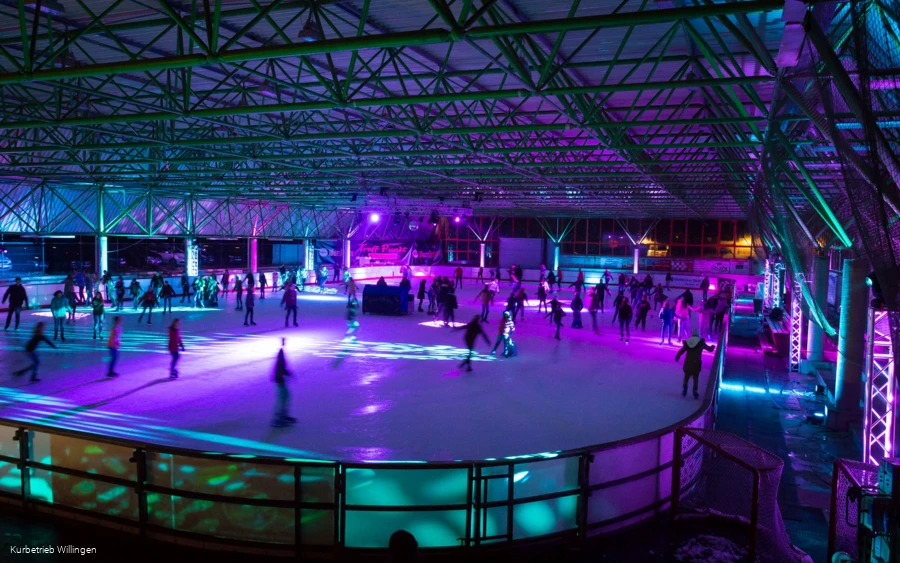 eissporthalle-willingen-eisdisco-lila c) kurbetrieb-willingen.jpg