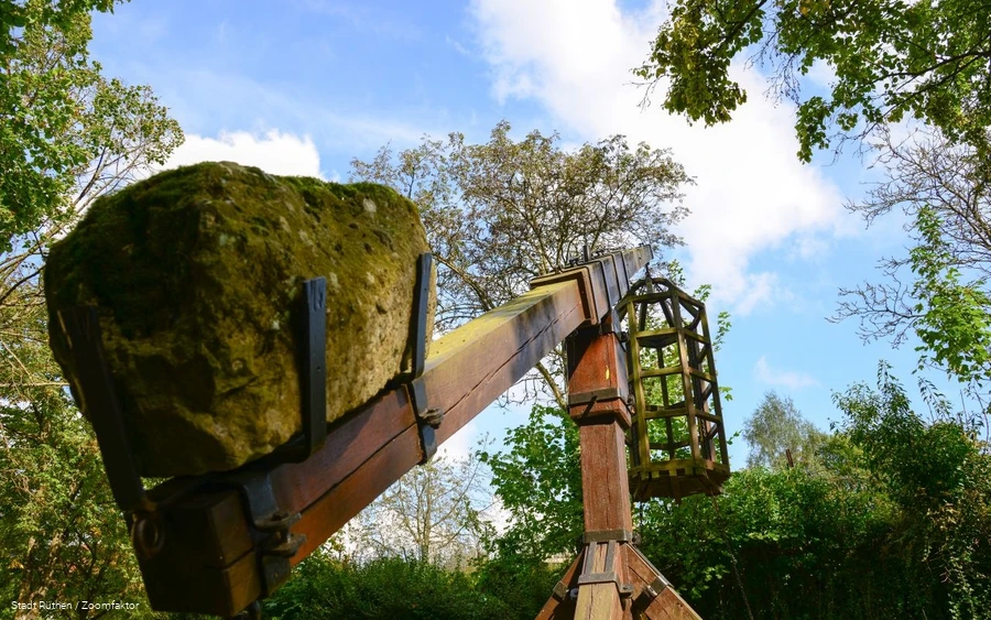 Schubstuhl an der Stadtmauer