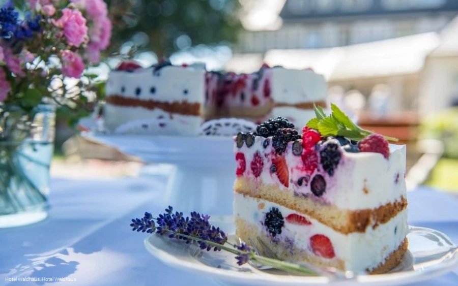Hausgebackener Kuchen im Hotel Waldhaus Föckinghausen Hausgebackener Kuchen im Hotel Waldhaus Föckinghausen
