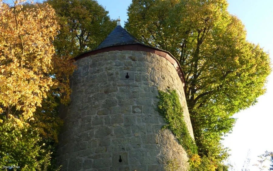 Hexenturm im Herbst an der Stadtmauer