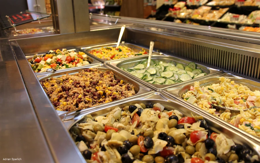 rewe-willingen-salatbar-detail.JPG