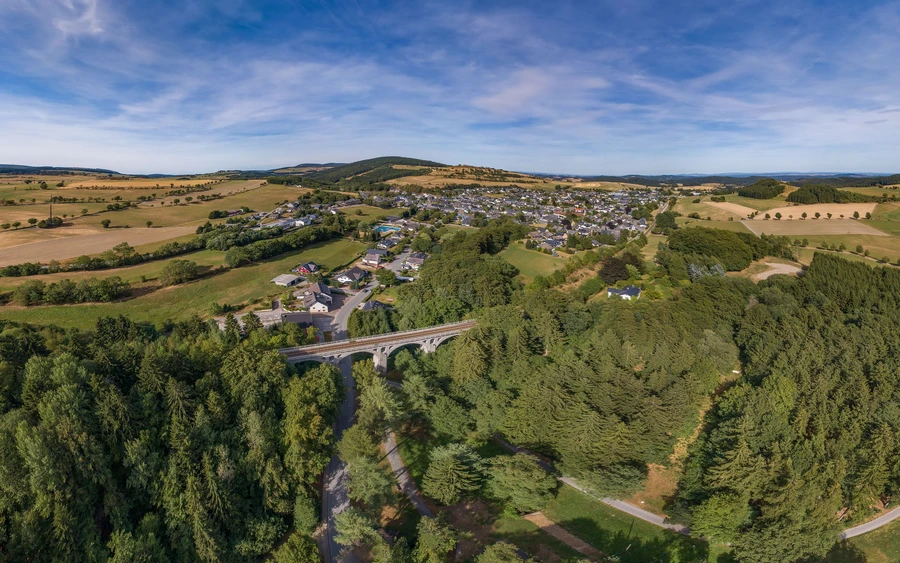 luftpanorama-usseln-maik-julemann_c__tourist-information-willingen.jpg