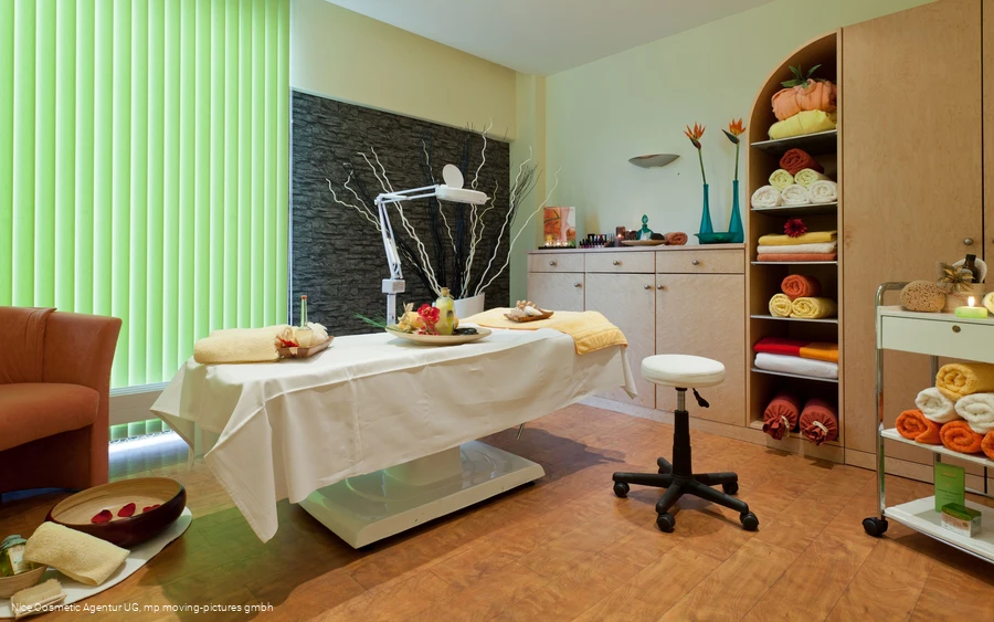kosmetik ©mp moving-pictures gmbh, Nice Cosmetic Agentur UG.jpg
