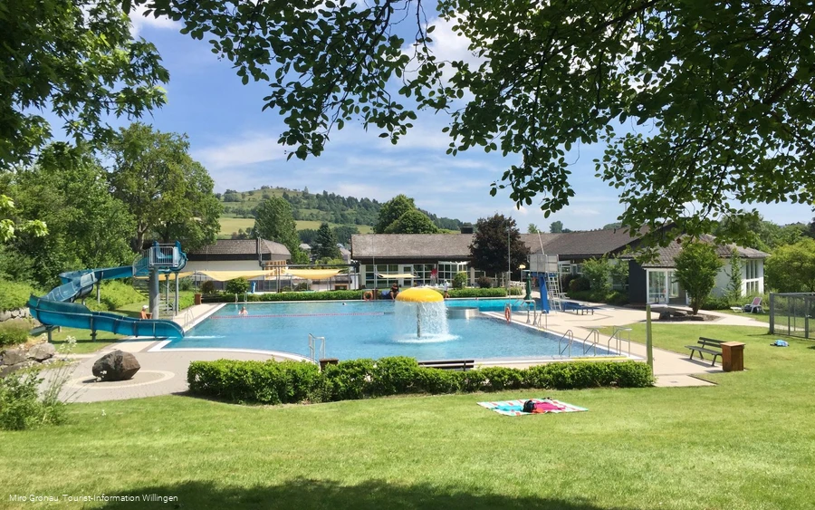 freibad-usseln-mit-liegewiese.jpg freibad-usseln-mit-liegewiese.jpg