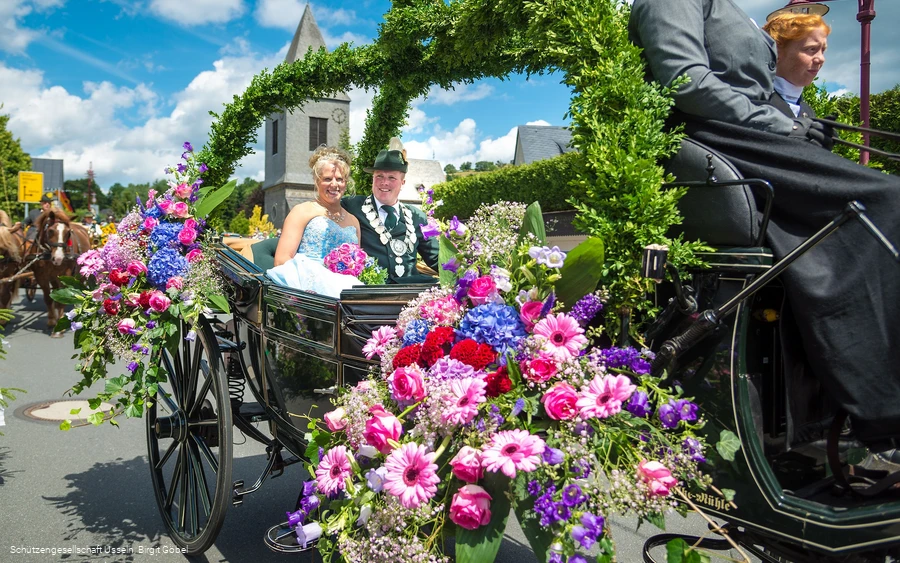 schuetzenkoenig-usseln-kutsche c) schuetzenverein-usseln.jpg