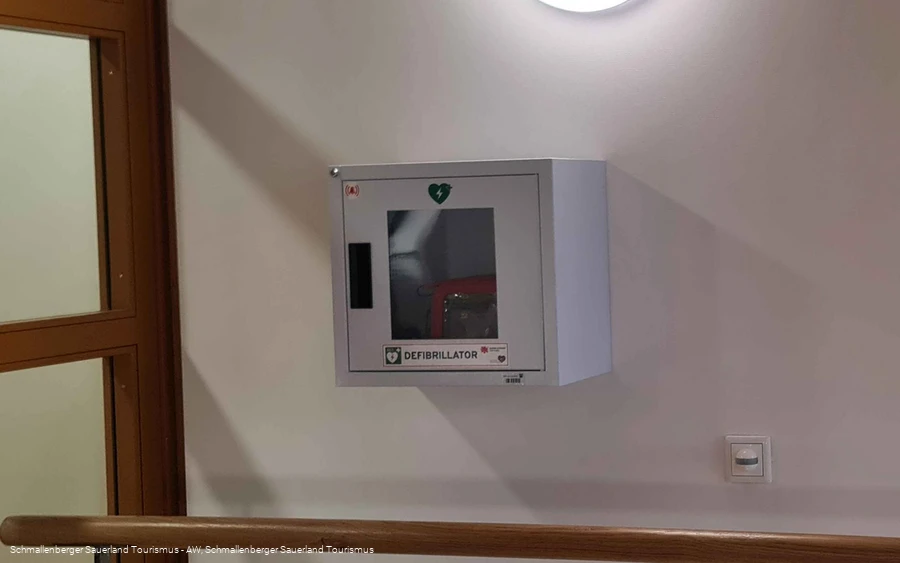 Defibrillator im Holz- und Touristikzentrum Schmallenberg