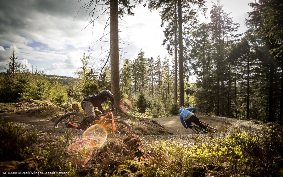 flowtrail-willingen-rasant-bergab c) leopold-hermann-mtb-zone-bikepark-willingen.jpg flowtrail-willingen-rasant-bergab c) leopold-hermann-mtb-zone-bikepark-willingen.jpg