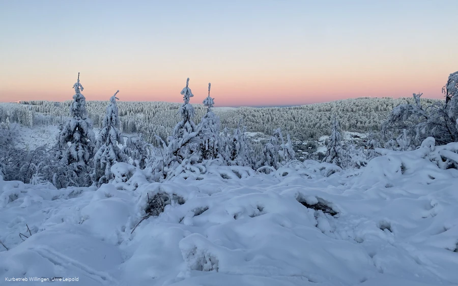 Winterlandschaft auf dem Ettelsberg bei Sonnenaufgang Winterlandschaft auf dem Ettelsberg bei Sonnenaufgang