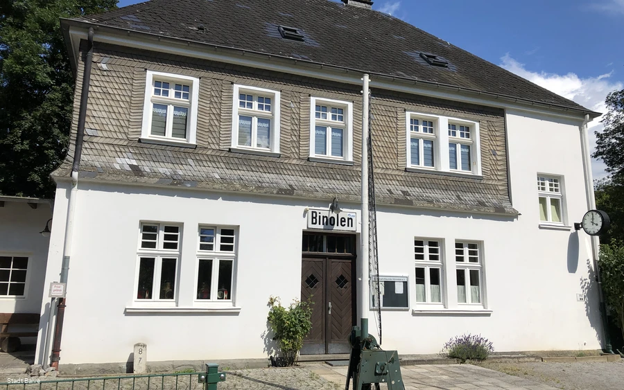  Bahnhofempfangsgebäude Binolen