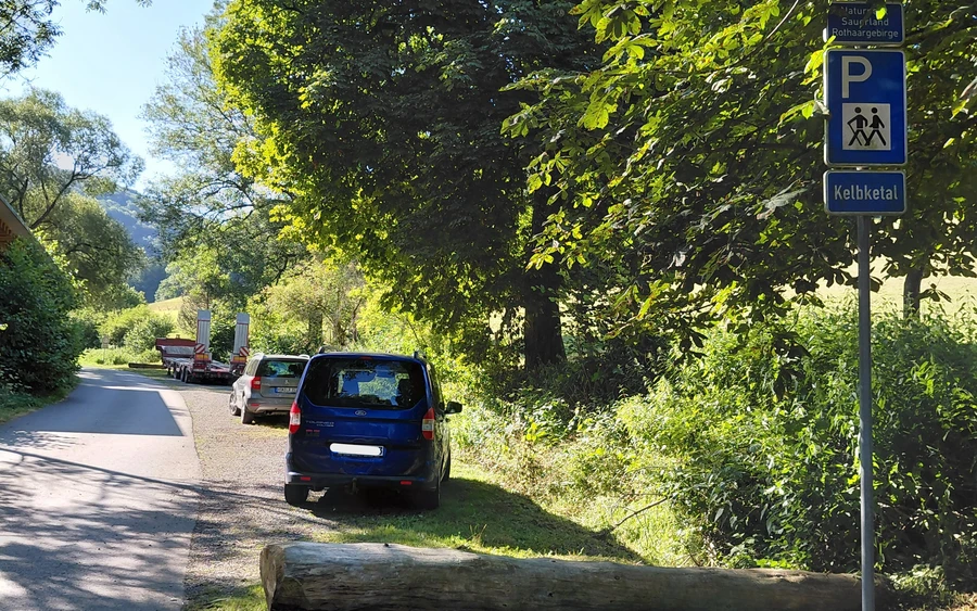 Blick auf den Wanderparkplatz Kelbketal Blick auf den Wanderparkplatz Kelbketal