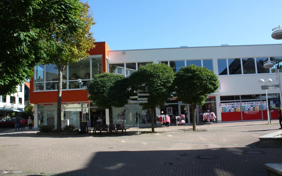 Werdohl_Stadtbücherei_Eingangsbereich.jpg Werdohl_Stadtbücherei_Eingangsbereich.jpg