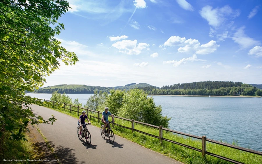Radfahrer am Biggesee