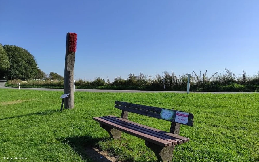 Der Rastpunkt mit Bank, Hörspielstation, Rettungsp