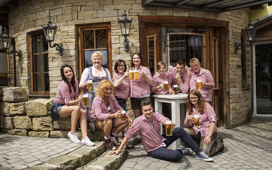 Mitarbeiter_(c) S. Voss, Dorf Alm, Göbel Hotels.jpg