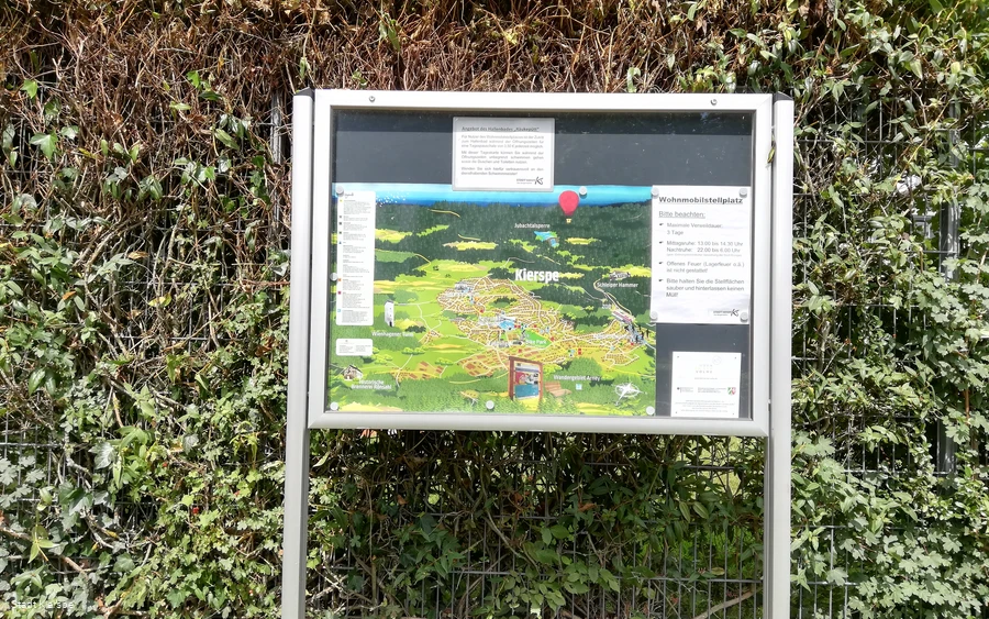 Aushangkasten am Wohnmobilstellplatz
