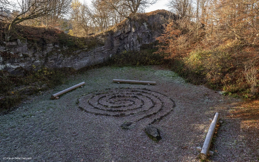 steinbruch-hengboehl-labyrith_c__klaus-peter-kappest-sauerland-wanderdoerfer.jpg