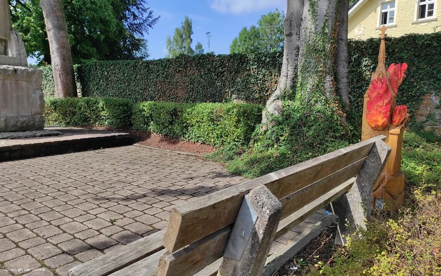 Die Sagenbank mit dem brennenden Kirchturm