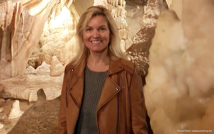 Reisebloggerin Carola Ferstl zu Besuch in der Atta-Höhle.