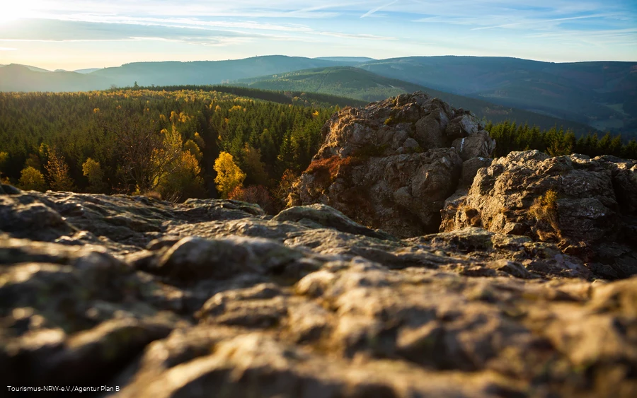 Olsberg Bruchhauser-Steine zwei Weitblick von den Bruchhauser Steinen aus.