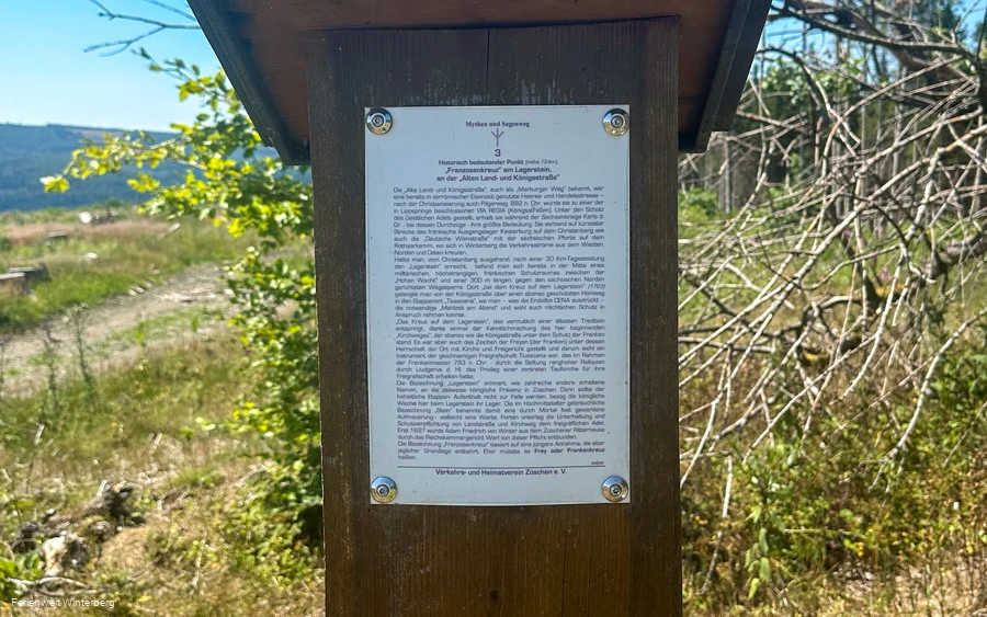 Eine Informationstafel zum Franzosenkreuz.