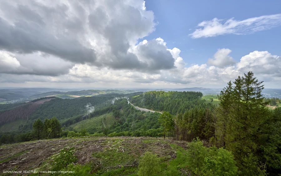 Ausblick vom Gillerturm in Hilchenbach-Lützel Ausblick vom Gillerturm in Hilchenbach-Lützel
