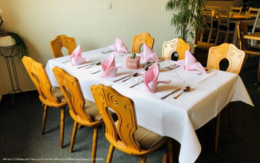 Gastraum - © Pension & Restaurant Haus zum Nöckel