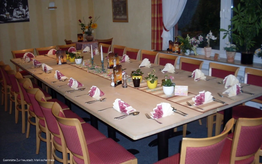 Große Tafel - © Gaststätte Zur Neustadt
