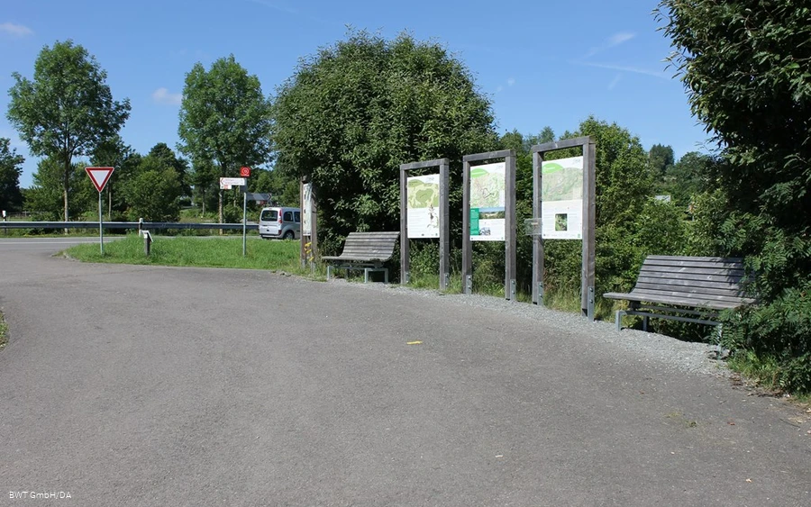 13 Parkplatz Gruß.JPG