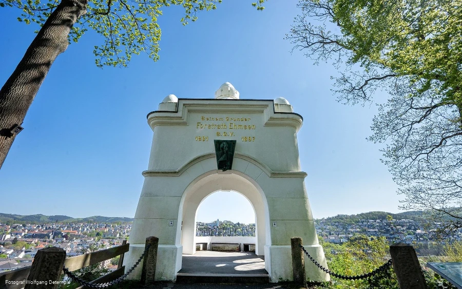 Ehmsendenkmal nah