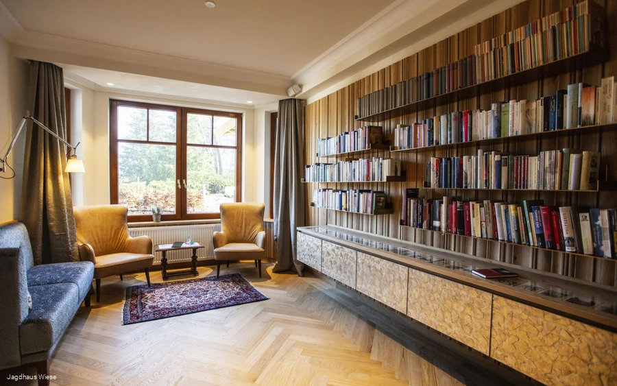 Jagdhaus Wiese - Library - additional 4th photo.jpg