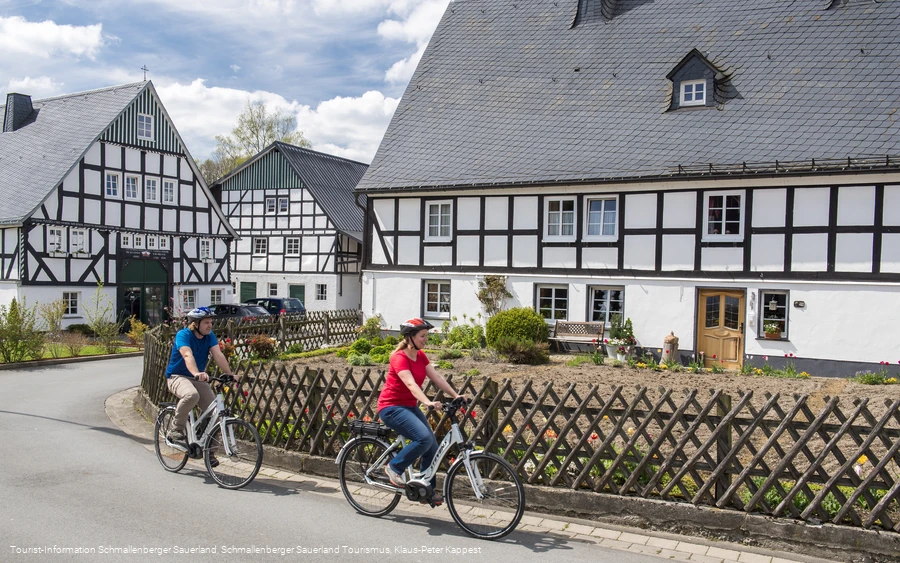 Radfahren durch Fachwerkdörfer Radfahren durch Fachwerkdörfer
