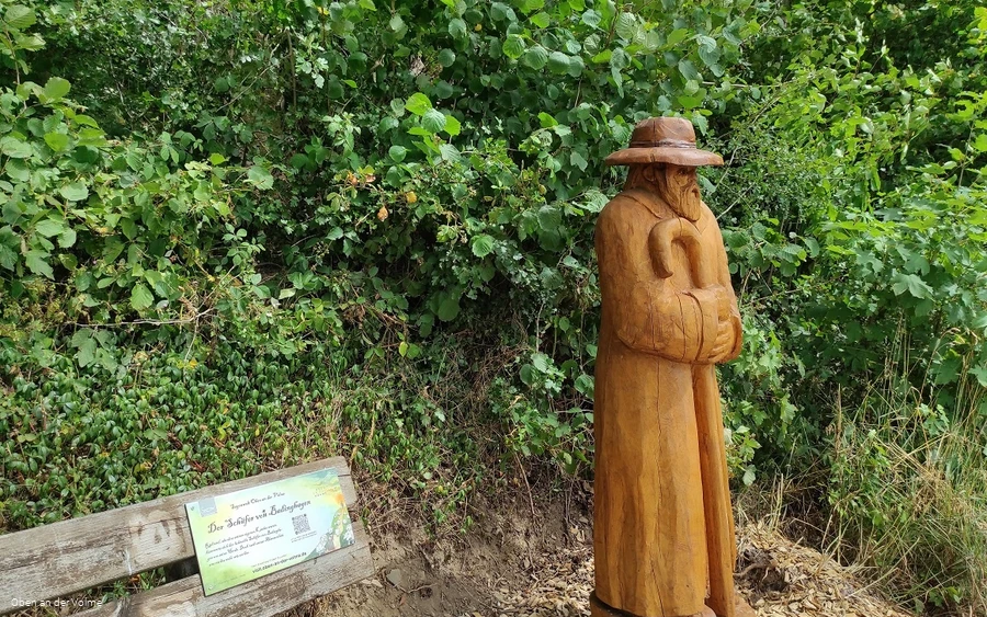 Der Schäfer neben der Sagenbank
