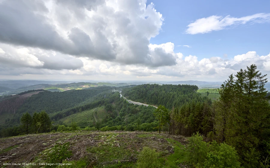 Ausblick vom Gillerturm in Hilchenbach-Lützel Ausblick vom Gillerturm in Hilchenbach-Lützel