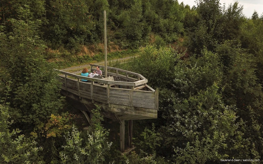 View of the ark on the 4.3-kilometer-long SinnePfad on the Hennesee.