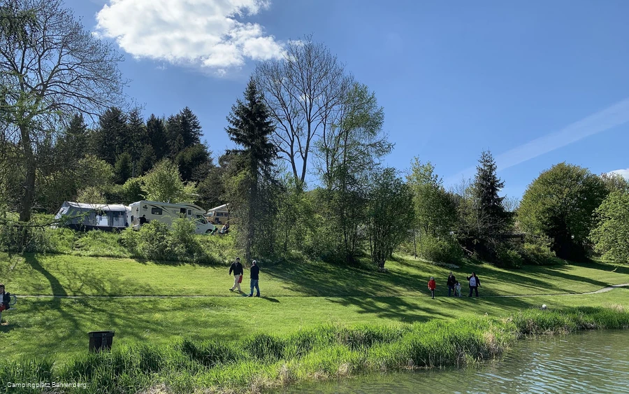 See mit Wanderern Campingplatz Bahrenberg.jpg
