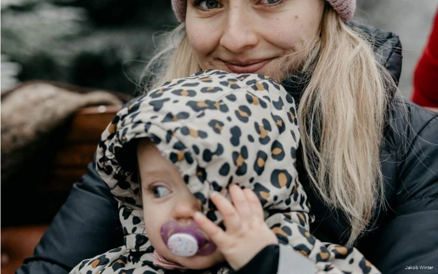 Pia-Winter-fromwww.lilies-diary.com.jpg Pia-Winter with child